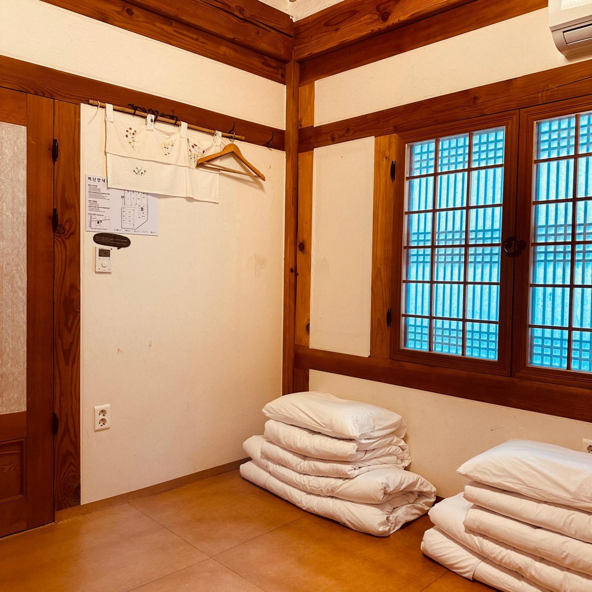 Jeonju Hanok Village Deoksugung Bagian luar foto