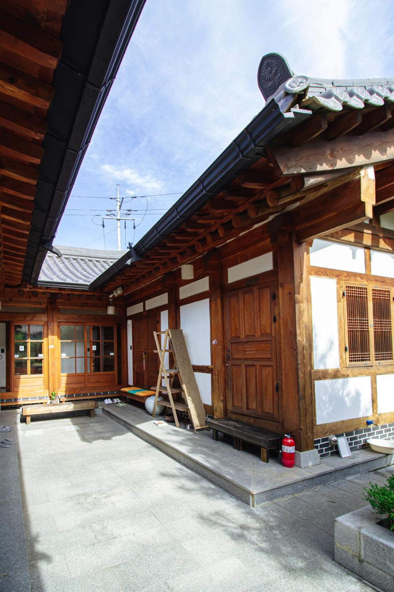 Jeonju Hanok Village Deoksugung Bagian luar foto