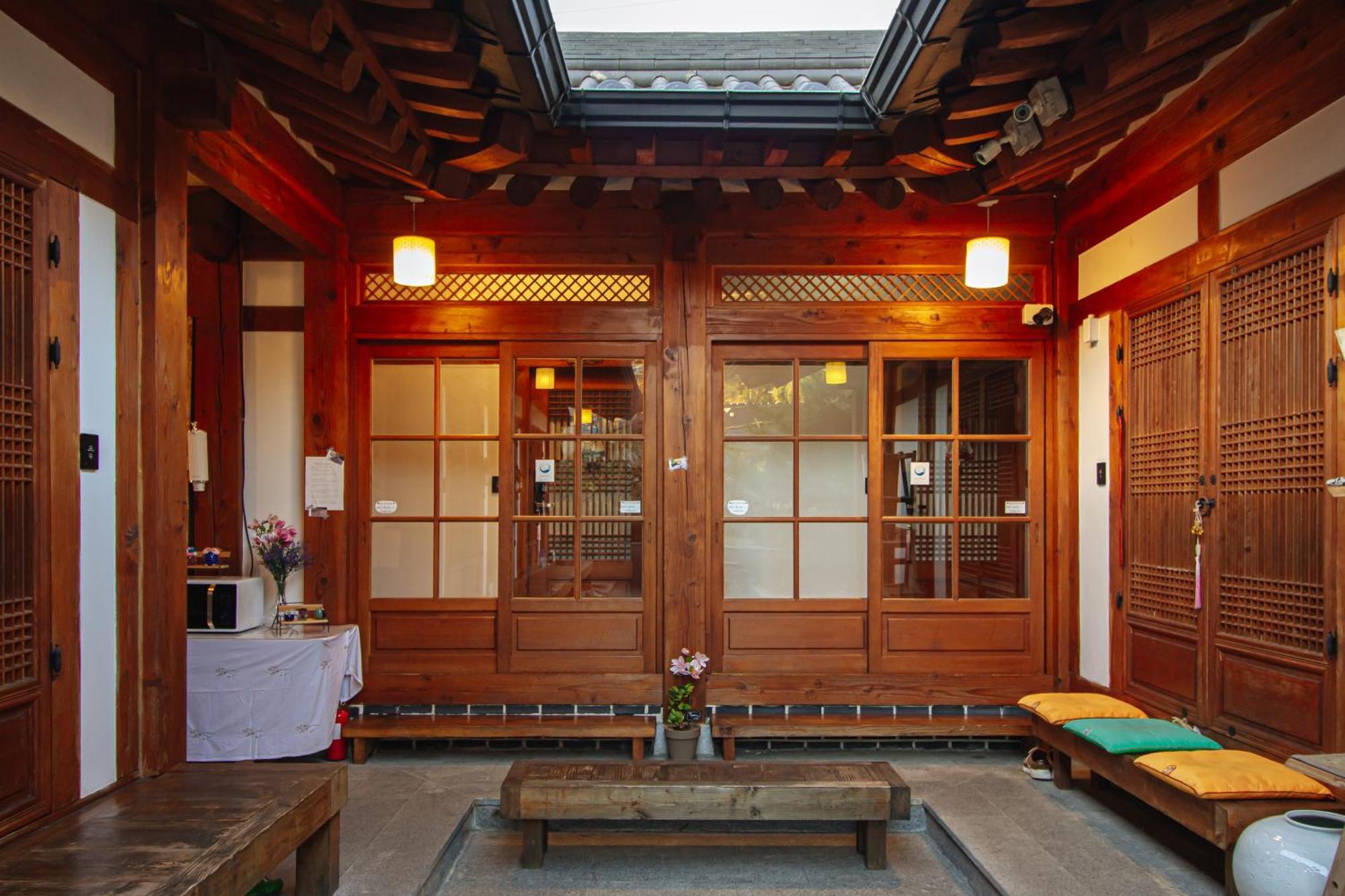 Jeonju Hanok Village Deoksugung Bagian luar foto